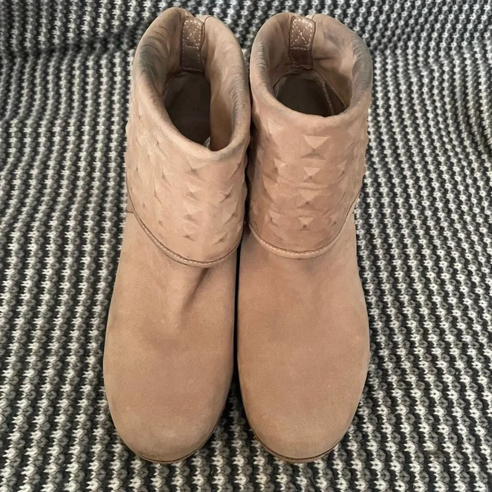 UGG Lynnea Studs clog bootie women’s shoe size 9