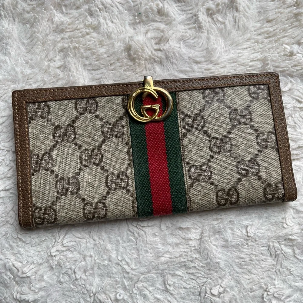 Gucci goods separate