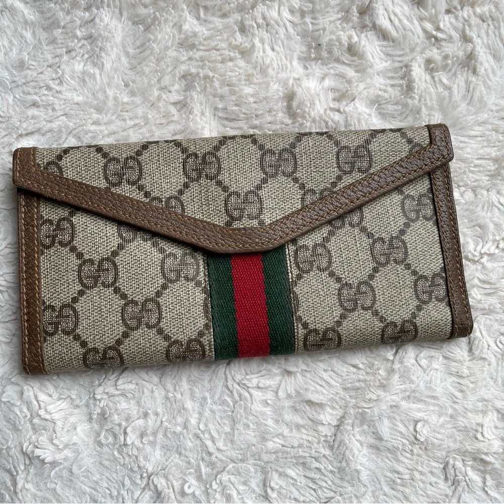 Gucci requests sold set