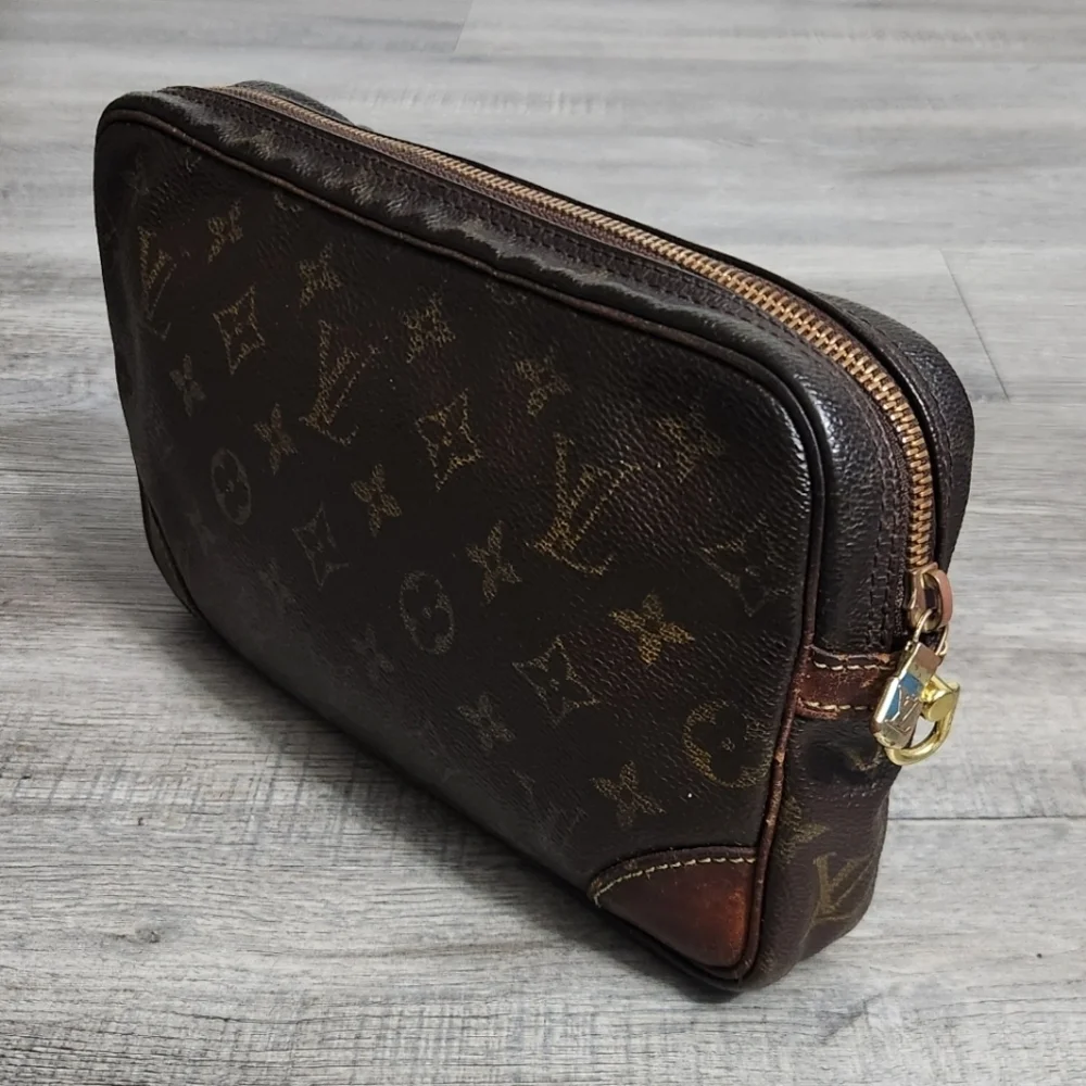 Louis Vuitton vuitton dust pochette