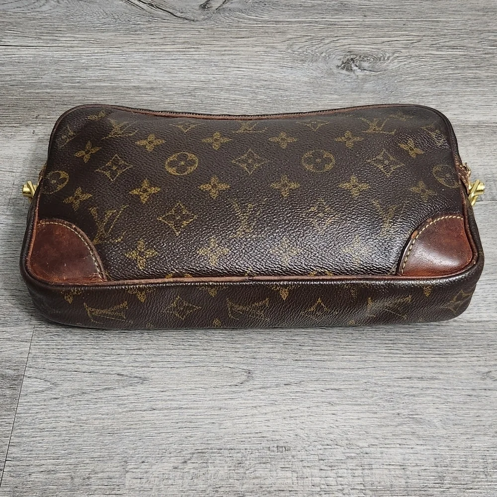 Louis Vuitton carrying 11