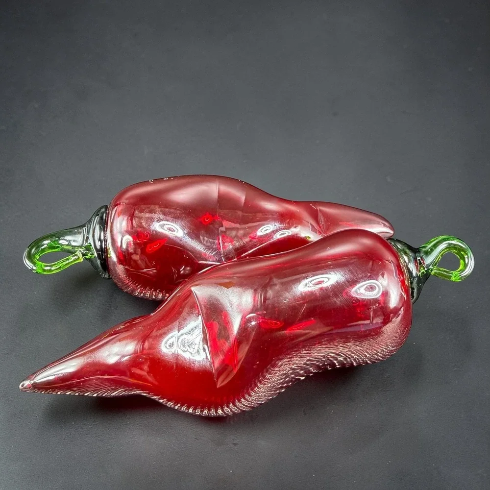 Vintage Hand Blown Glass Chili Pepper Ornaments Red Green Set of 2 Figurines‎