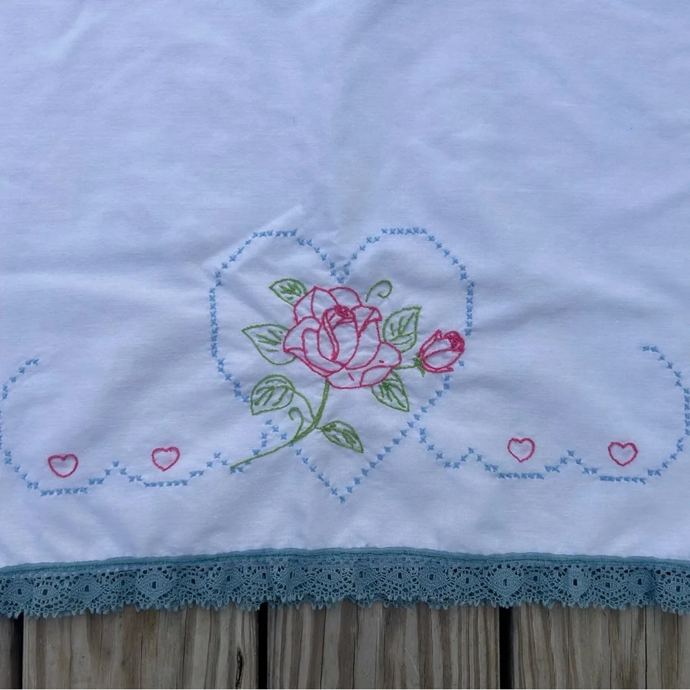 Vtg Handmade Embroidered Pillowcase Flour Sack 19x28 Cottagecore Grandma Hearts‎