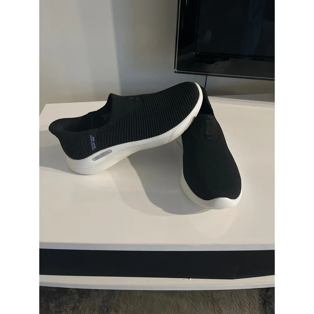 Skechers hands free