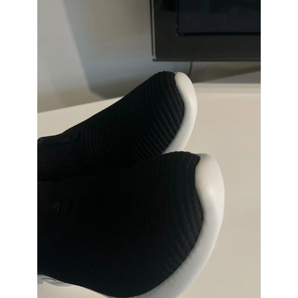 Skechers hands free