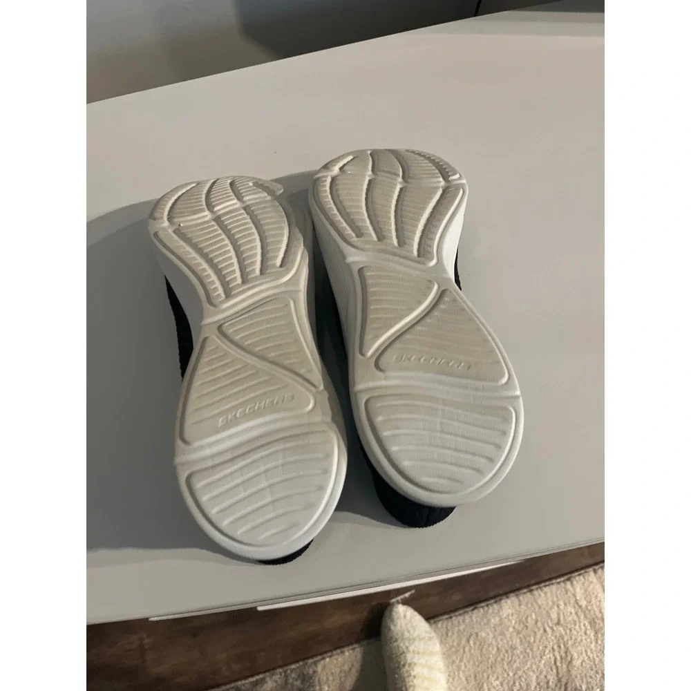 Skechers hands free