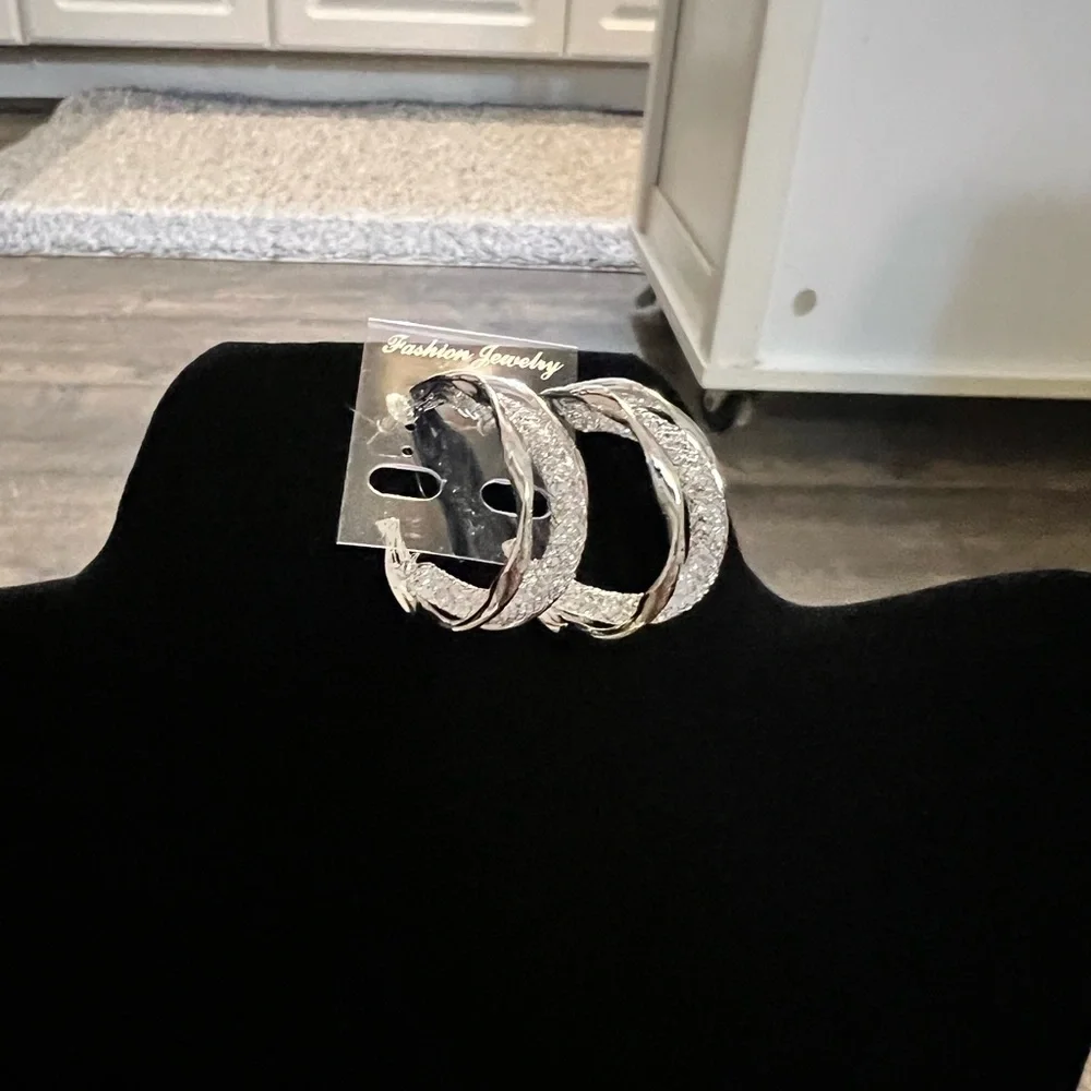 N/A silver tone