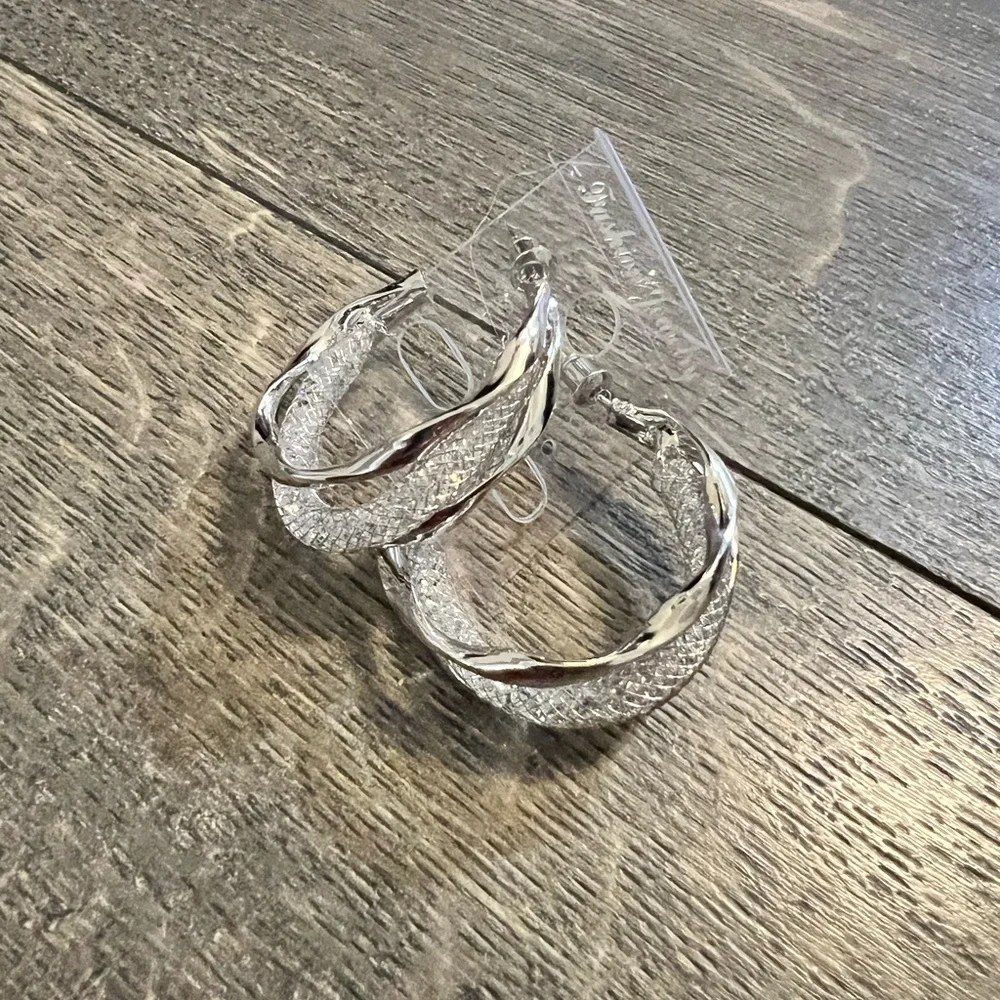 N/A silver tone