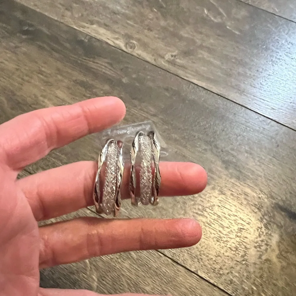 N/A silver tone
