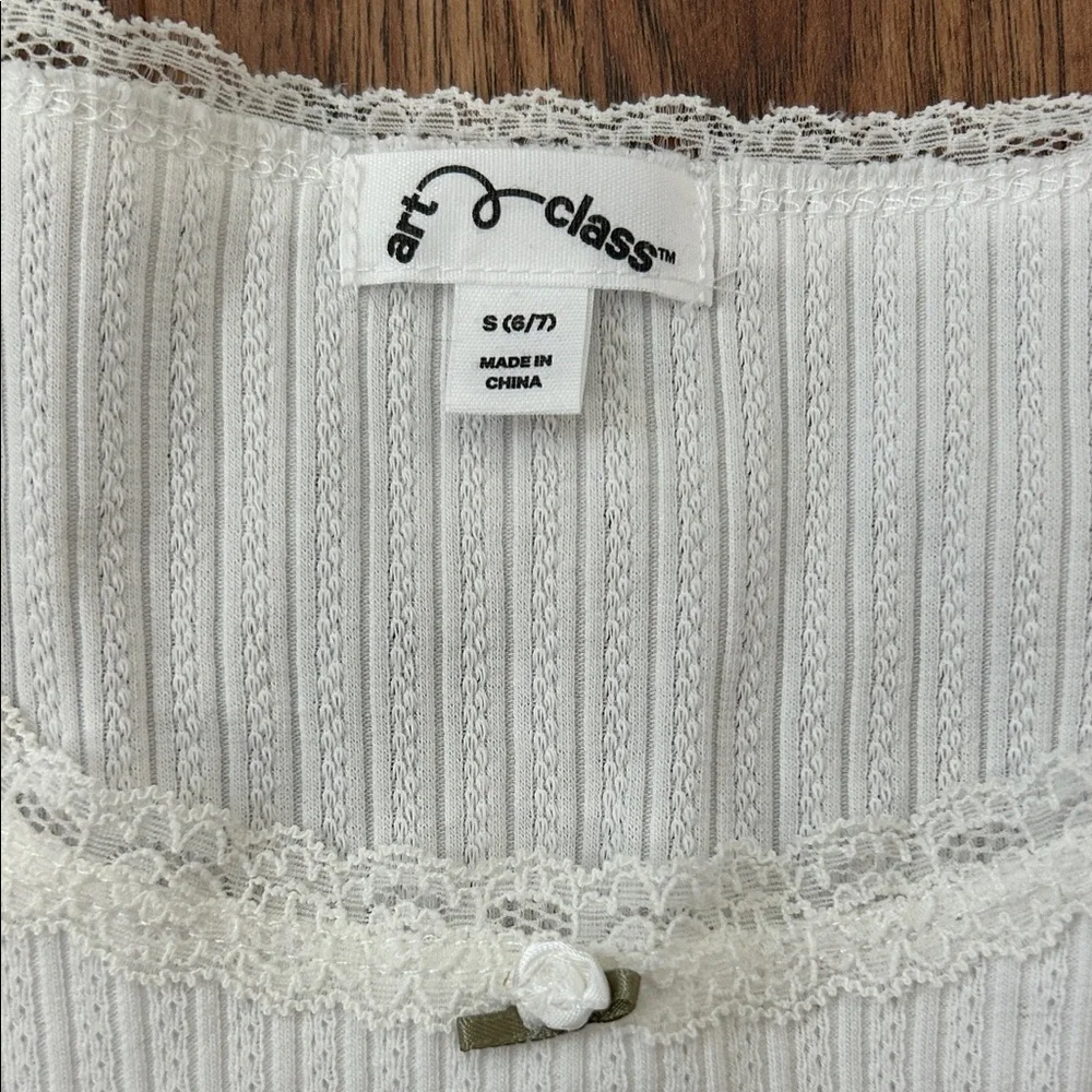 art class chic white