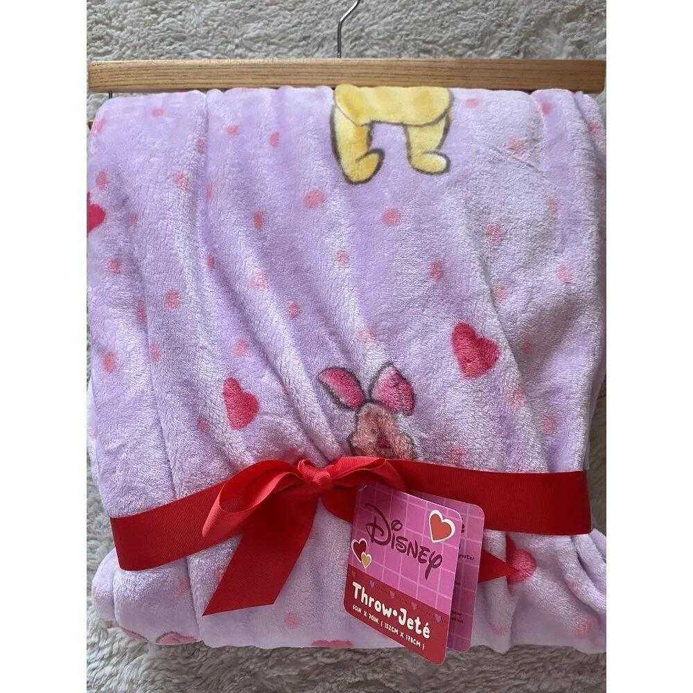 Disney Winnie The Pooh Piglet Hearts Valentines Blanket Soft Throw 60 X 70”‎ NEW
