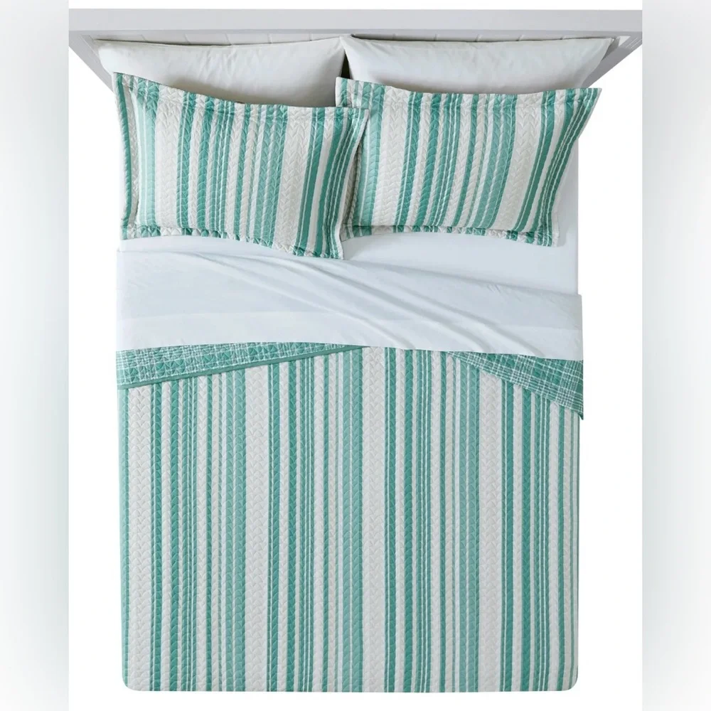 Mainstays Green Vertical Stripe Microfiber Quilt, Full/Queen - Reversible