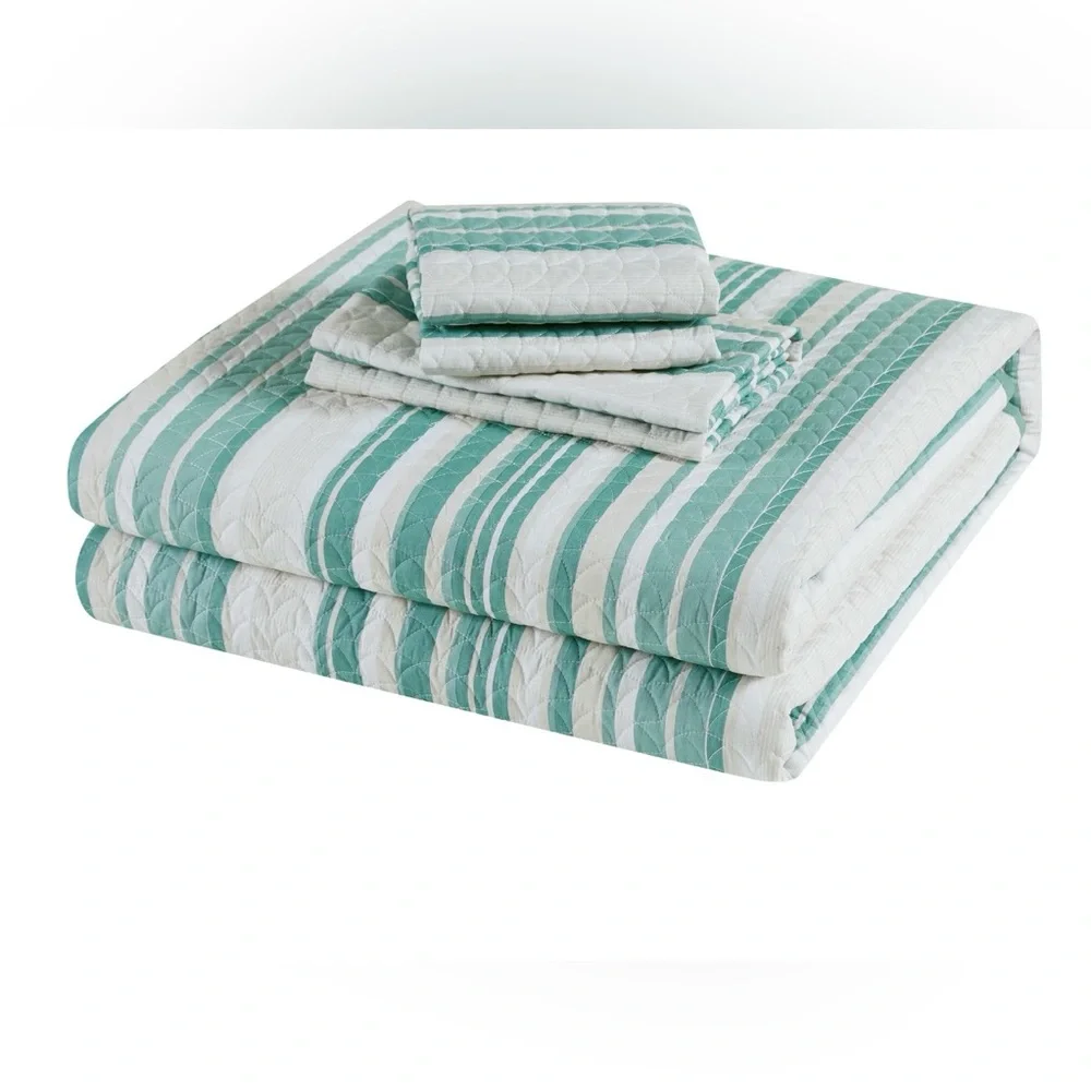 Mainstays Green Vertical Stripe Microfiber Quilt, Full/Queen - Reversible