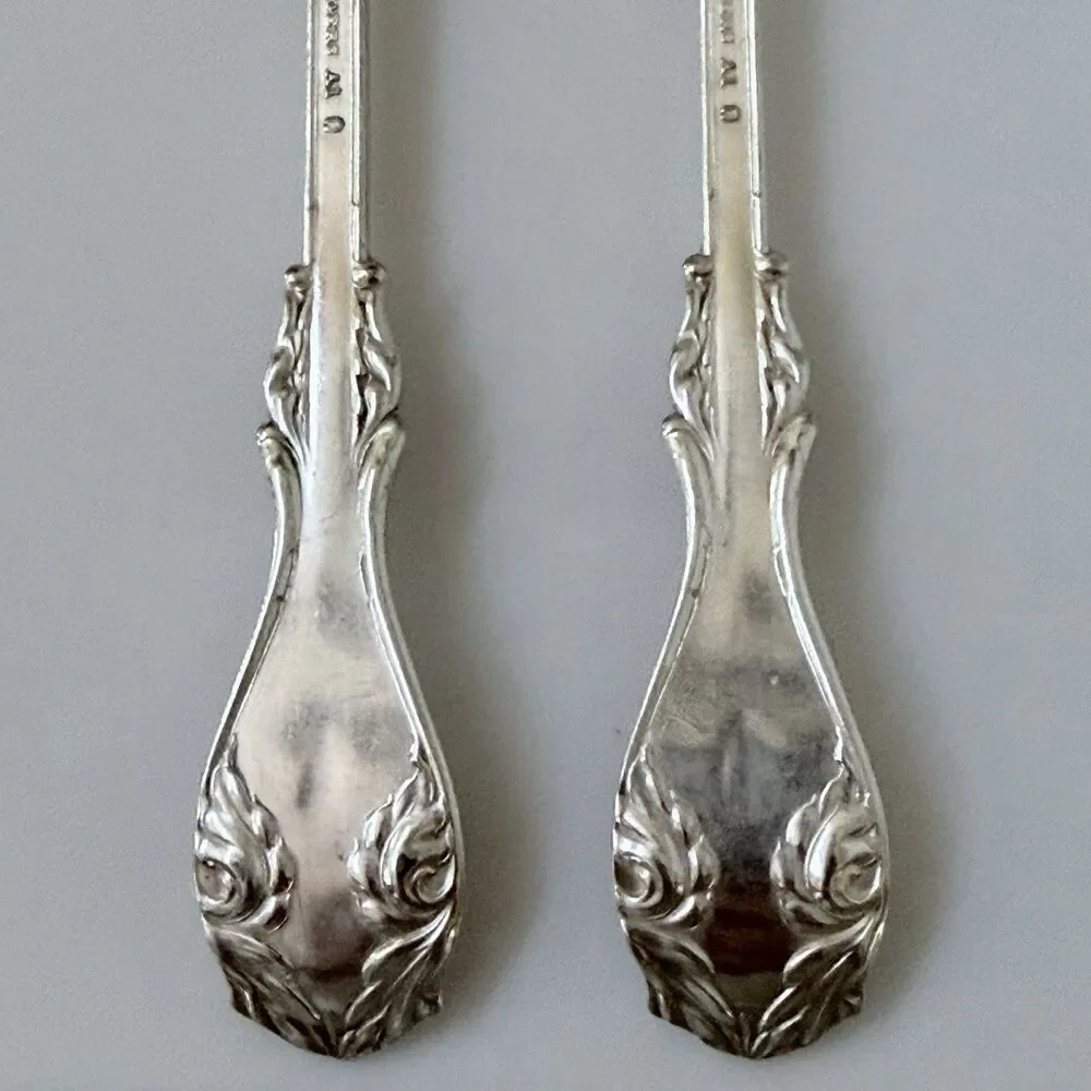 2pc Oneida Hanover Dinner Forks 7 3/8”Silverplate 1901 Wm A Rogers A1 Mono “M”
