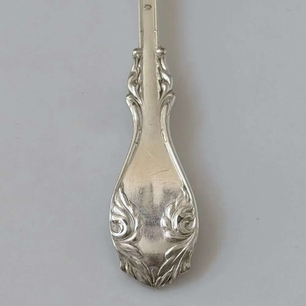 2pc Oneida Hanover Dinner Forks 7 3/8”Silverplate 1901 Wm A Rogers A1 Mono “M”