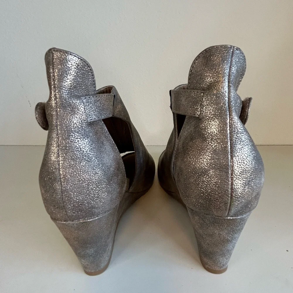 Corkys shimmering metallic