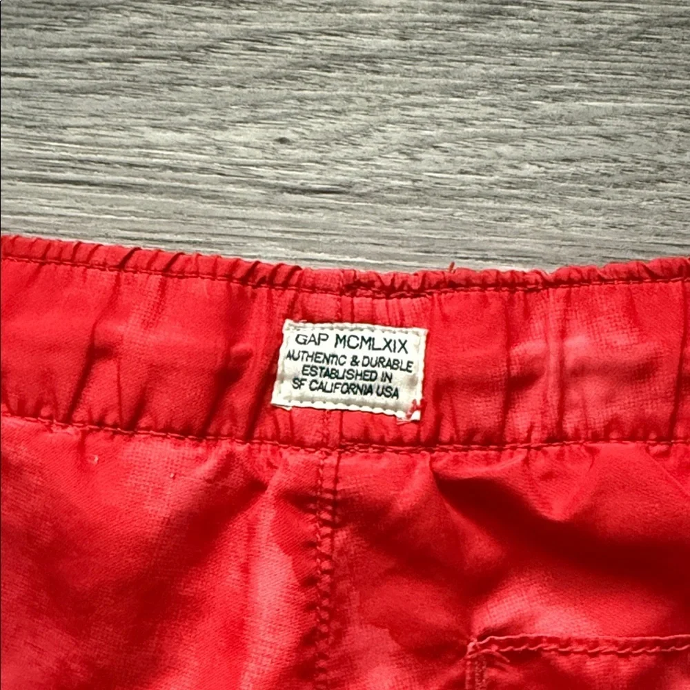 GAP vibrant red