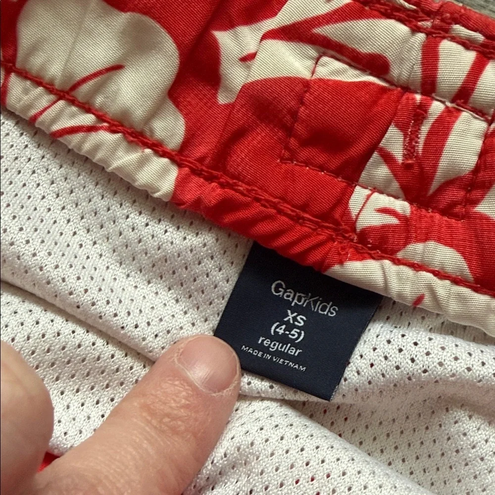 GAP vibrant red