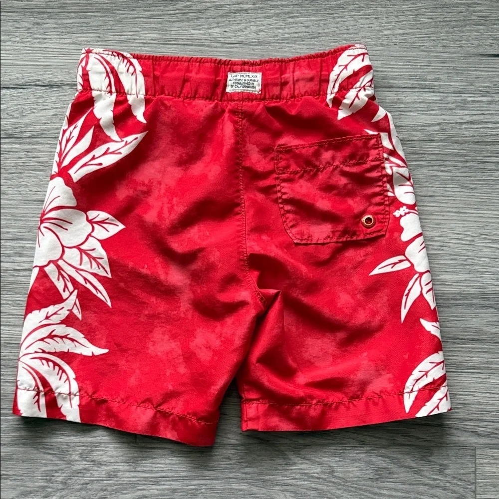 GAP vibrant red