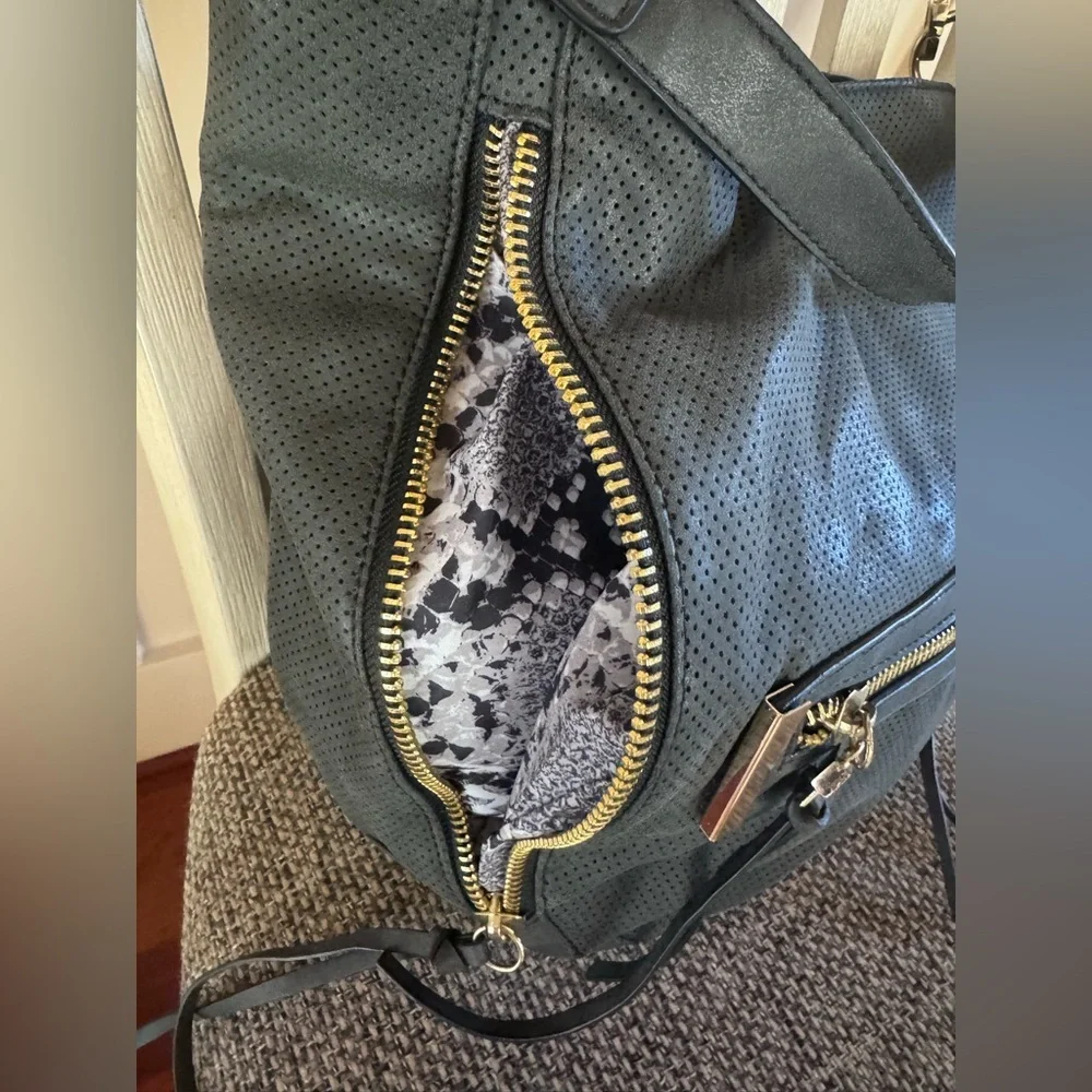 Nicole Miller New York snake shoulder