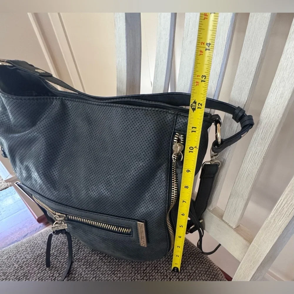 Nicole Miller New York carrying front top