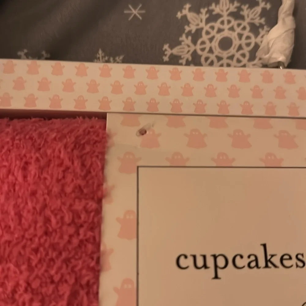 cupcakes & cashmere brand new