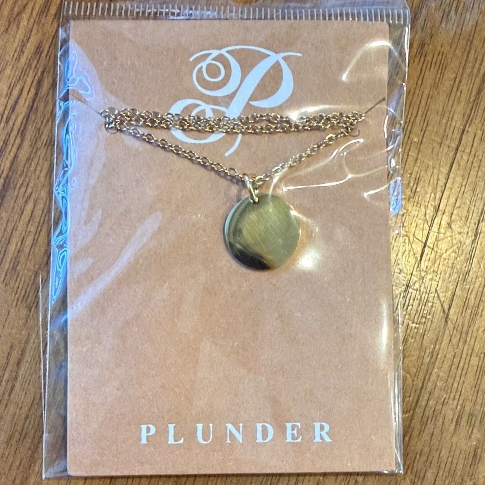 Plunder chic gold