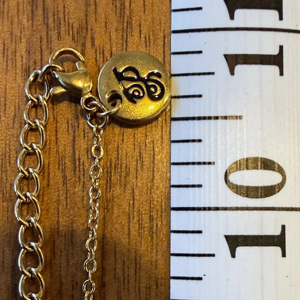 Plunder chic gold
