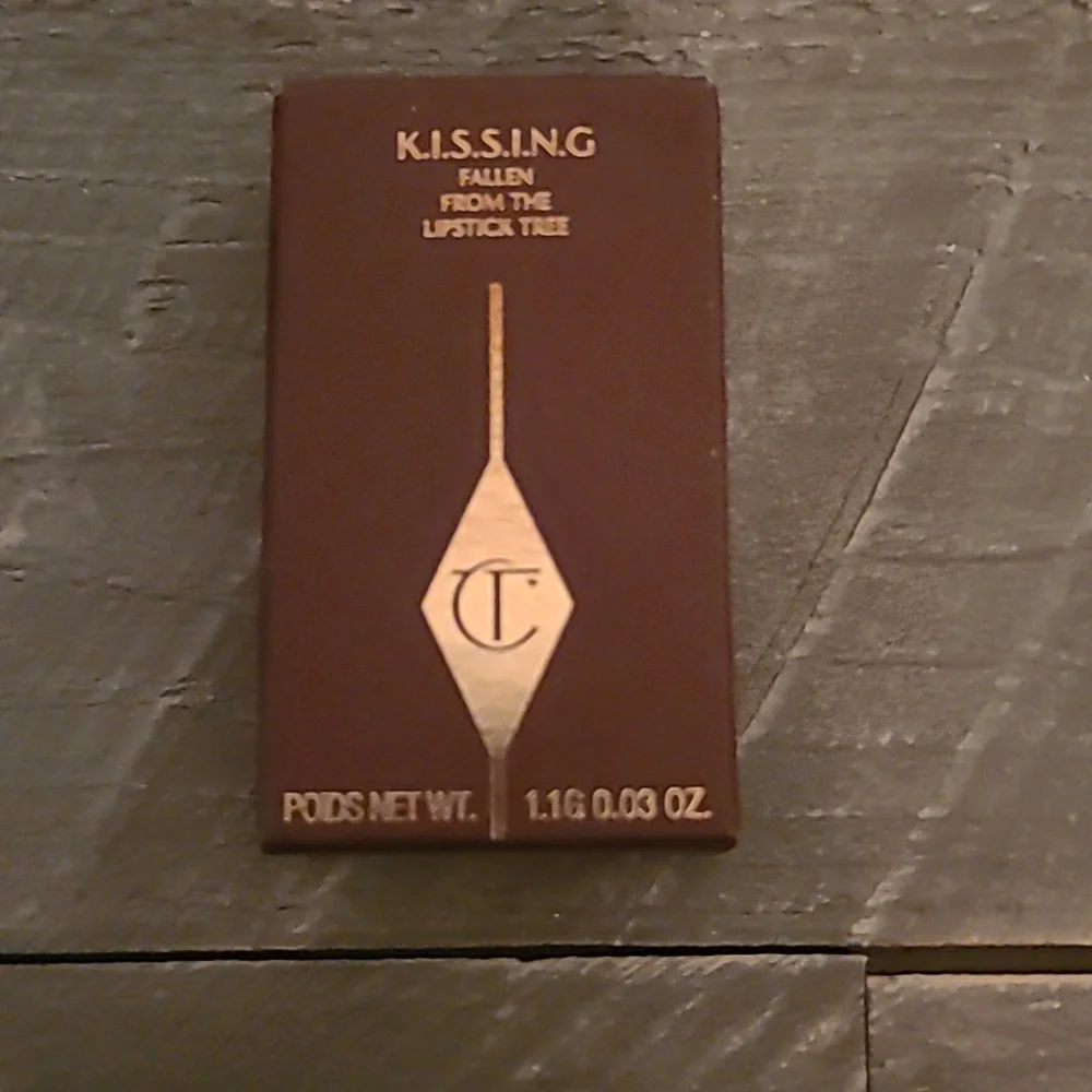 Charlotte Tilbury K.I.S.S.I.N.G Lipstick Box in Brown and Gold‎