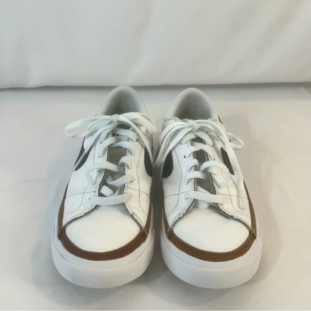 Nike Kids White and Black Sneakers size: US 4 Y