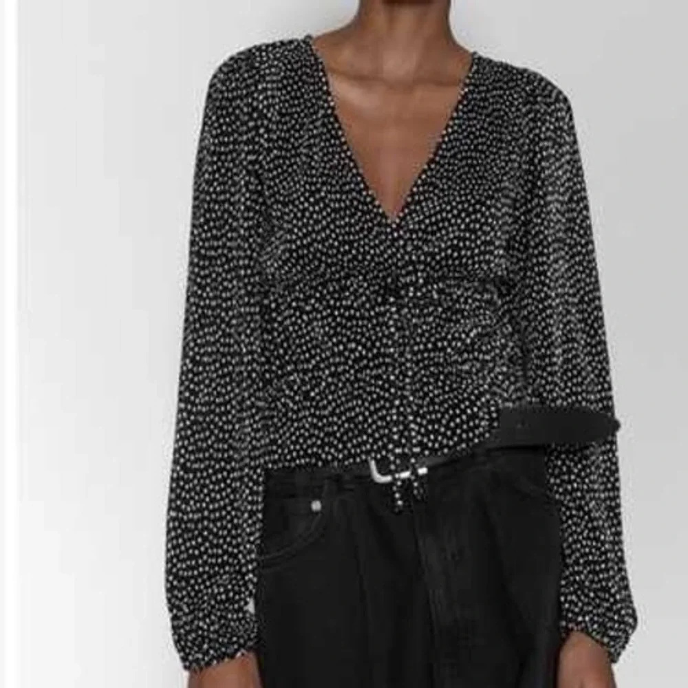 Abercrombie Fitch‎ Black White Polka Dot Ruched V Neck Long Sleeve Crop Top