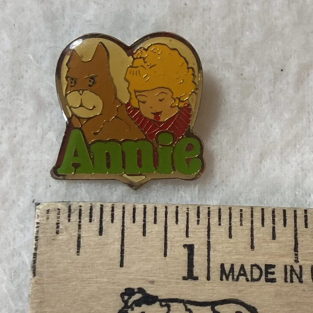 Little Orphan Annie Necklace Plastic Metal‎ Pin Butterfly Heart Sandy Rainbow