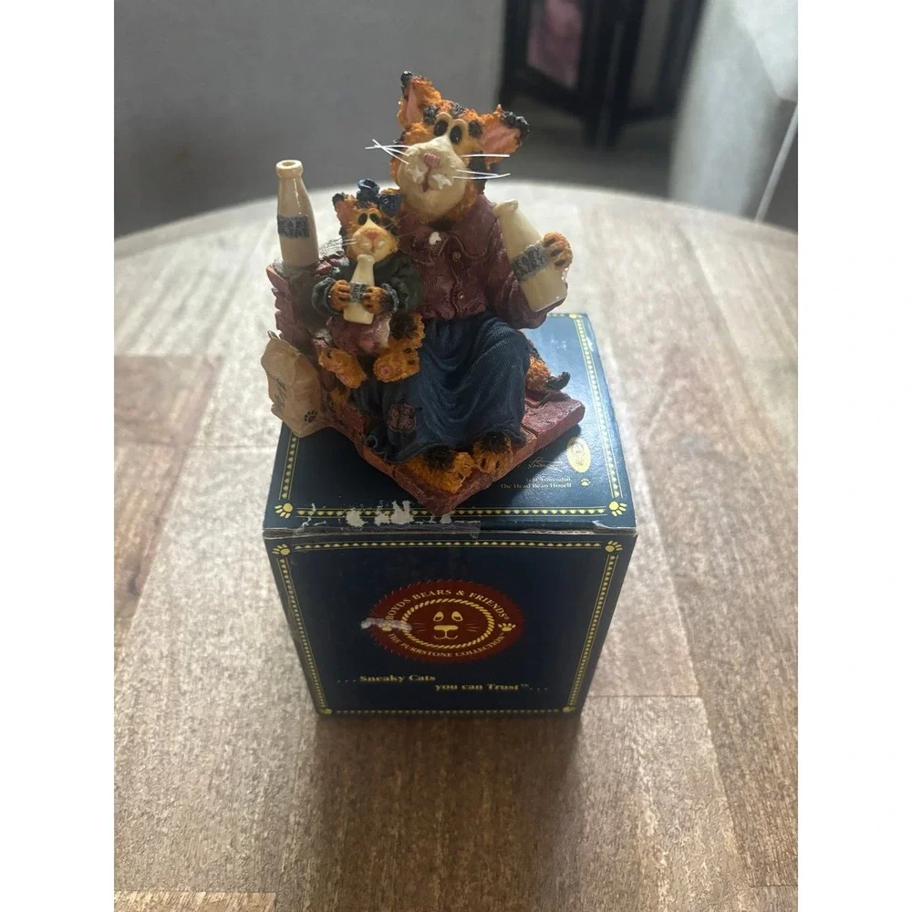 Boyds Bears this figurine