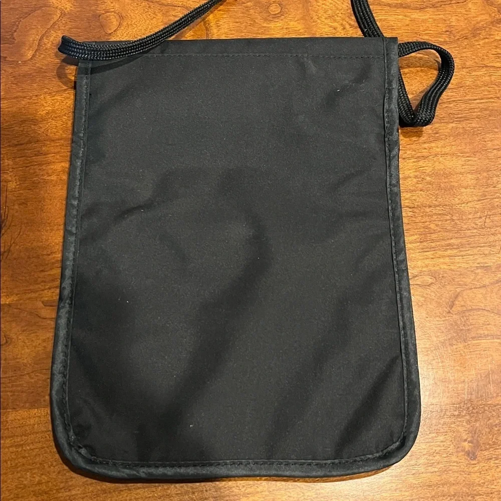 Samsonite BlackTravel Neckstrap Excellent condition