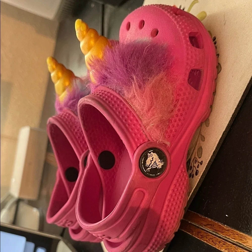CROCS these vibrant