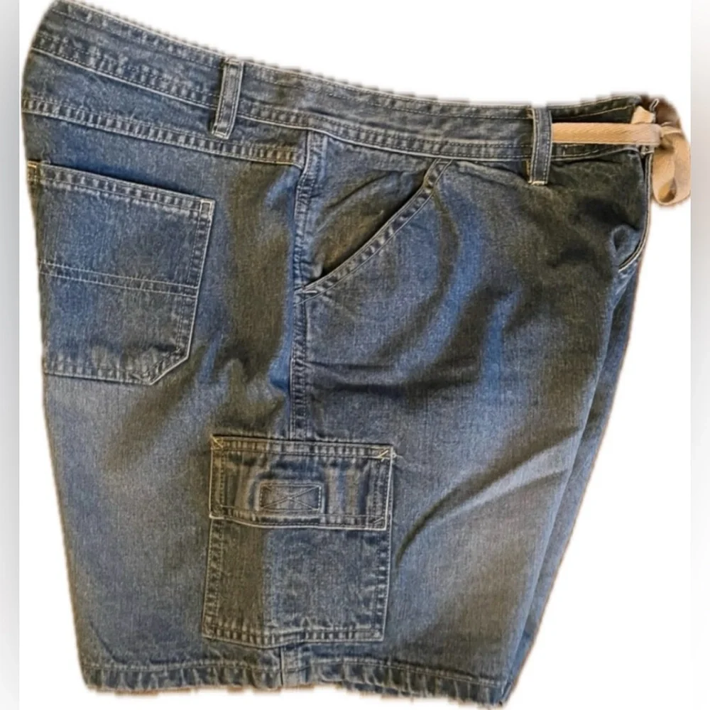 Sonoma denim Cargo Shorts with Adjustable Waist. Excellent condition! Size 14P
