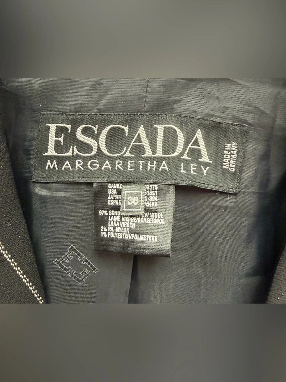 Escada tailored single