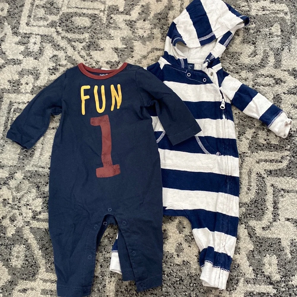Gap bundle of 2 onesie outfits
