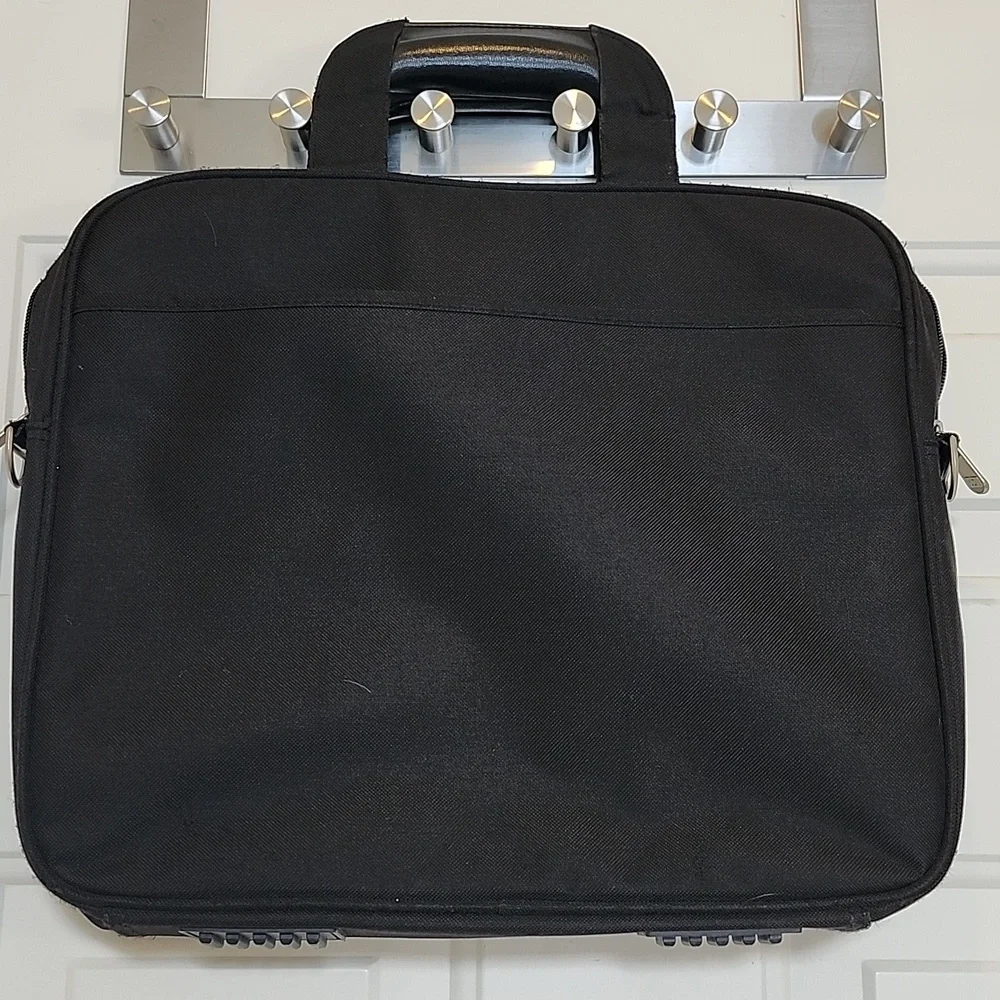 HP Spares Laptop computer tablet bag LAST CHANCE DONATING SOON
