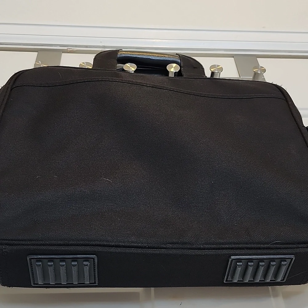 HP Spares Laptop computer tablet bag LAST CHANCE DONATING SOON