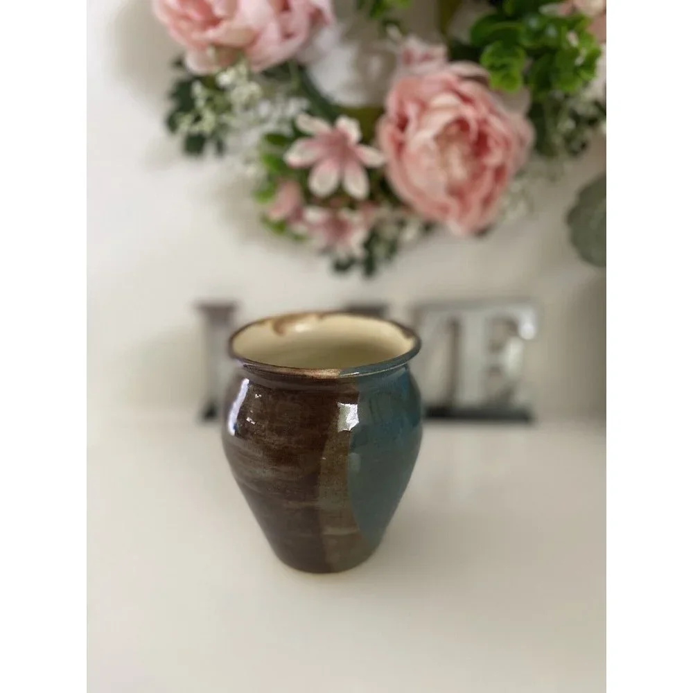 Signed byJen O blue brown