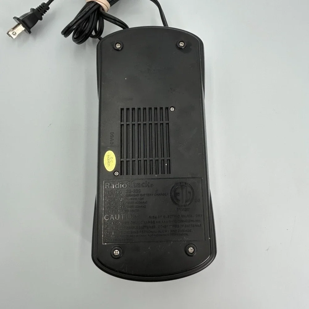 RADIO SHACK Universal Overnight Battery Charger 23-339‎ Ni-Cd/Ni-MH Tested Works