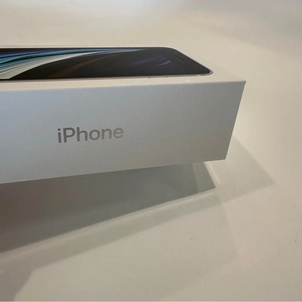 Apple iPhone SE 128GB White Box ONLY