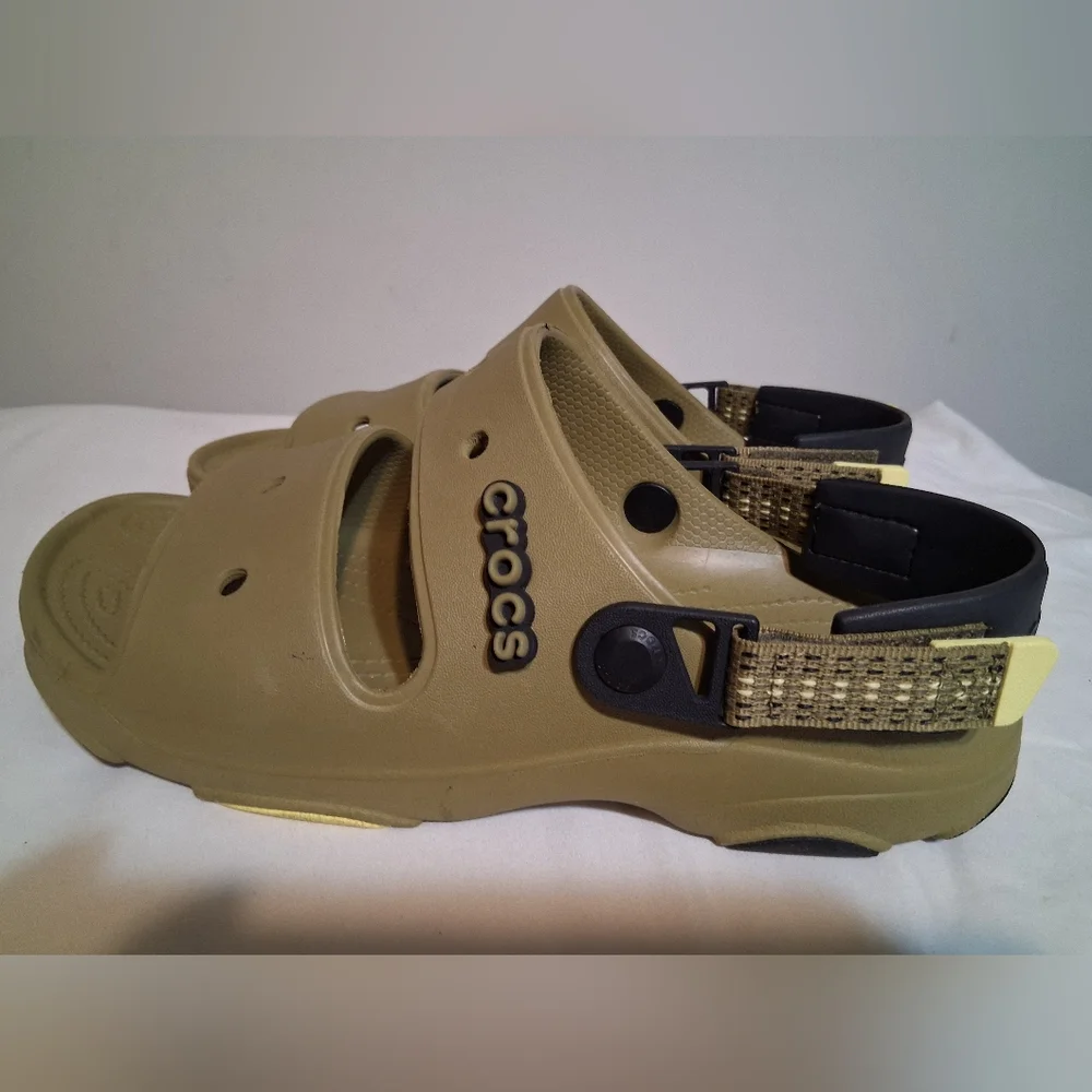 CROCS step into