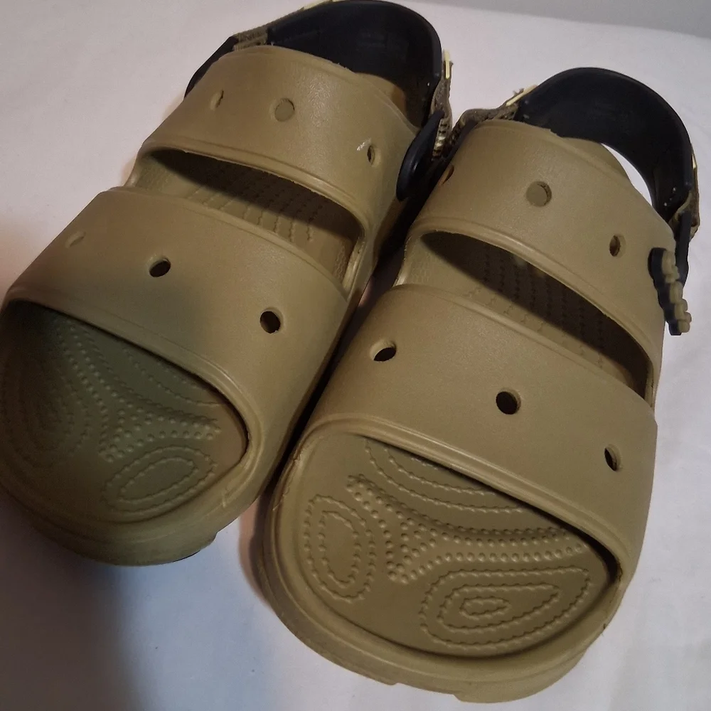 CROCS step into
