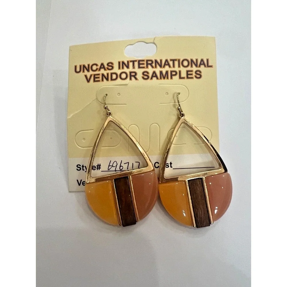 Uncas International striking uncas