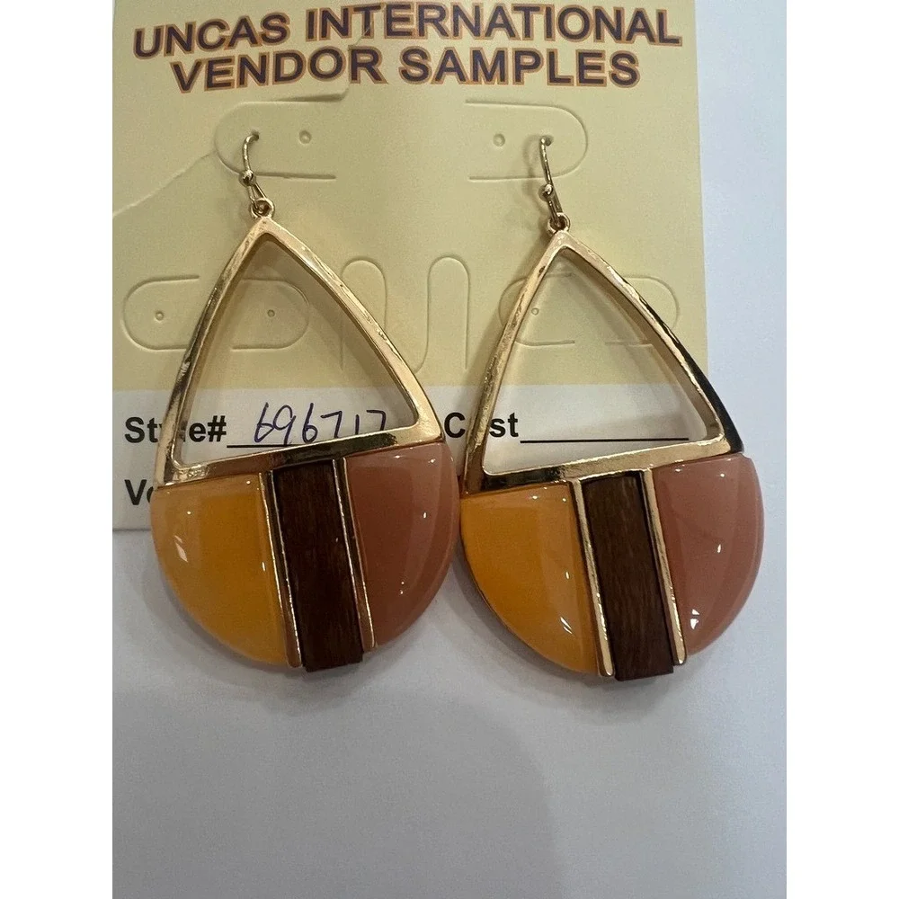 Uncas International striking uncas