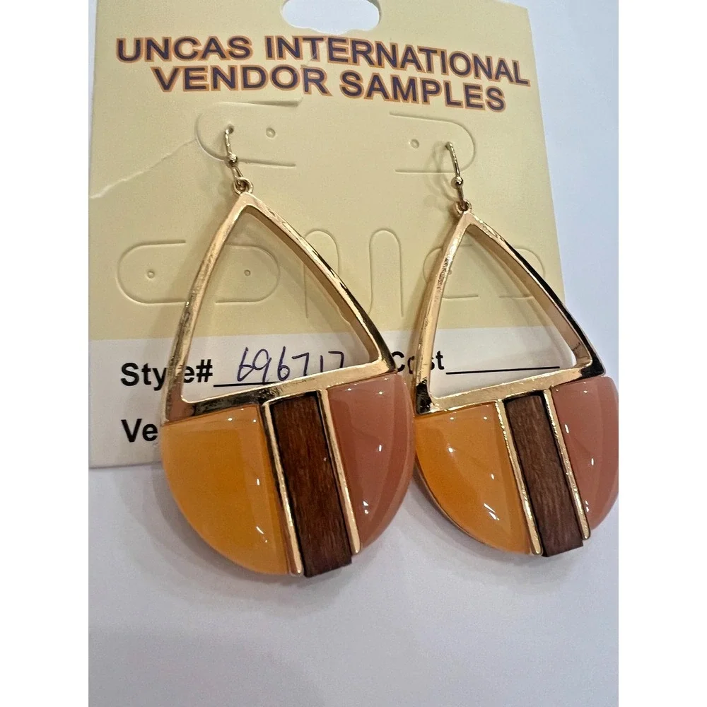 Uncas International striking uncas