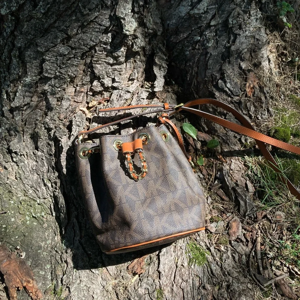 Michael Kors Brown Bucket Bag Crossbody Purse Gold Chain