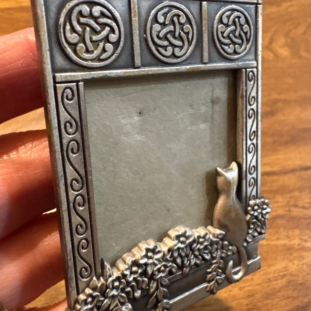 Pewter Tone Cat and Flowers Celtic Knot Small Picture Frame Silver Metal Vintage